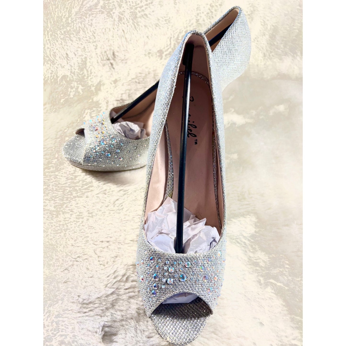 Bonibel Size 7.5 Silver Glitter Heels