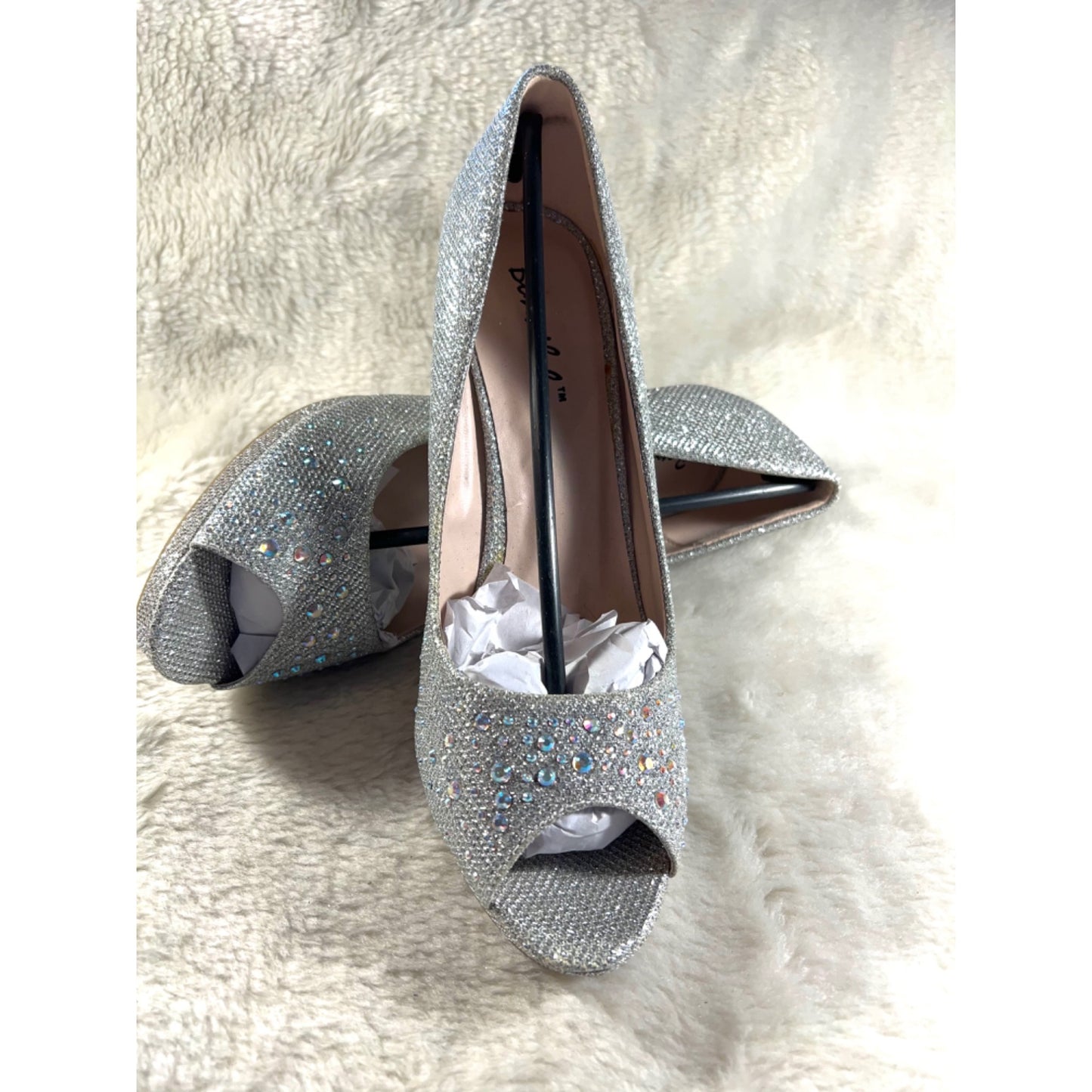 Bonibel Size 7.5 Silver Glitter Heels